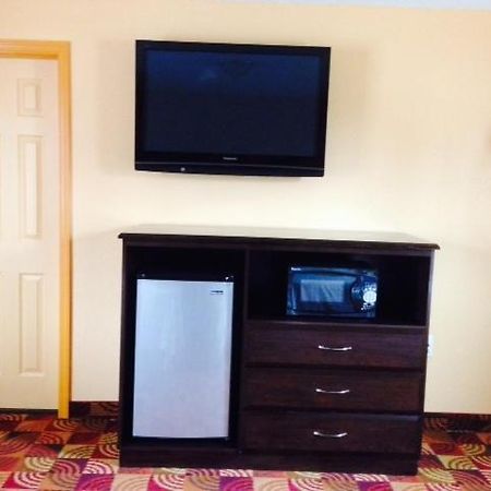 Blue Sky Inn Glens Falls-Saratoga-Lake George חדר תמונה