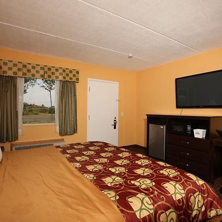 Blue Sky Inn Glens Falls-Saratoga-Lake George חדר תמונה