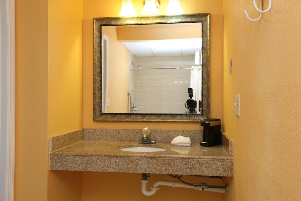 Blue Sky Inn Glens Falls-Saratoga-Lake George חדר תמונה