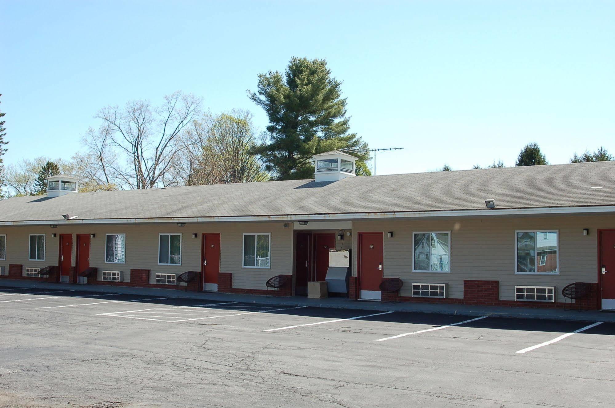 Budgetel Inn Glens Falls-Lake George-Saratoga מראה חיצוני תמונה