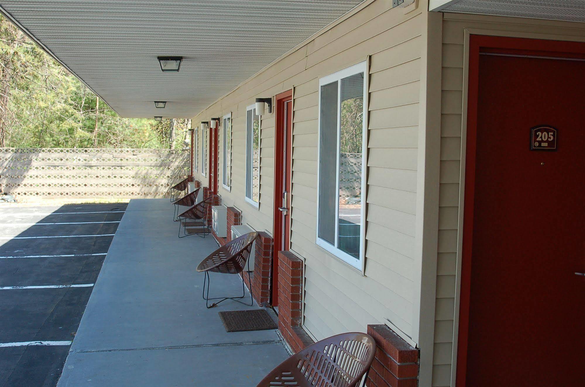 Blue Sky Inn Glens Falls-Saratoga-Lake George מראה חיצוני תמונה