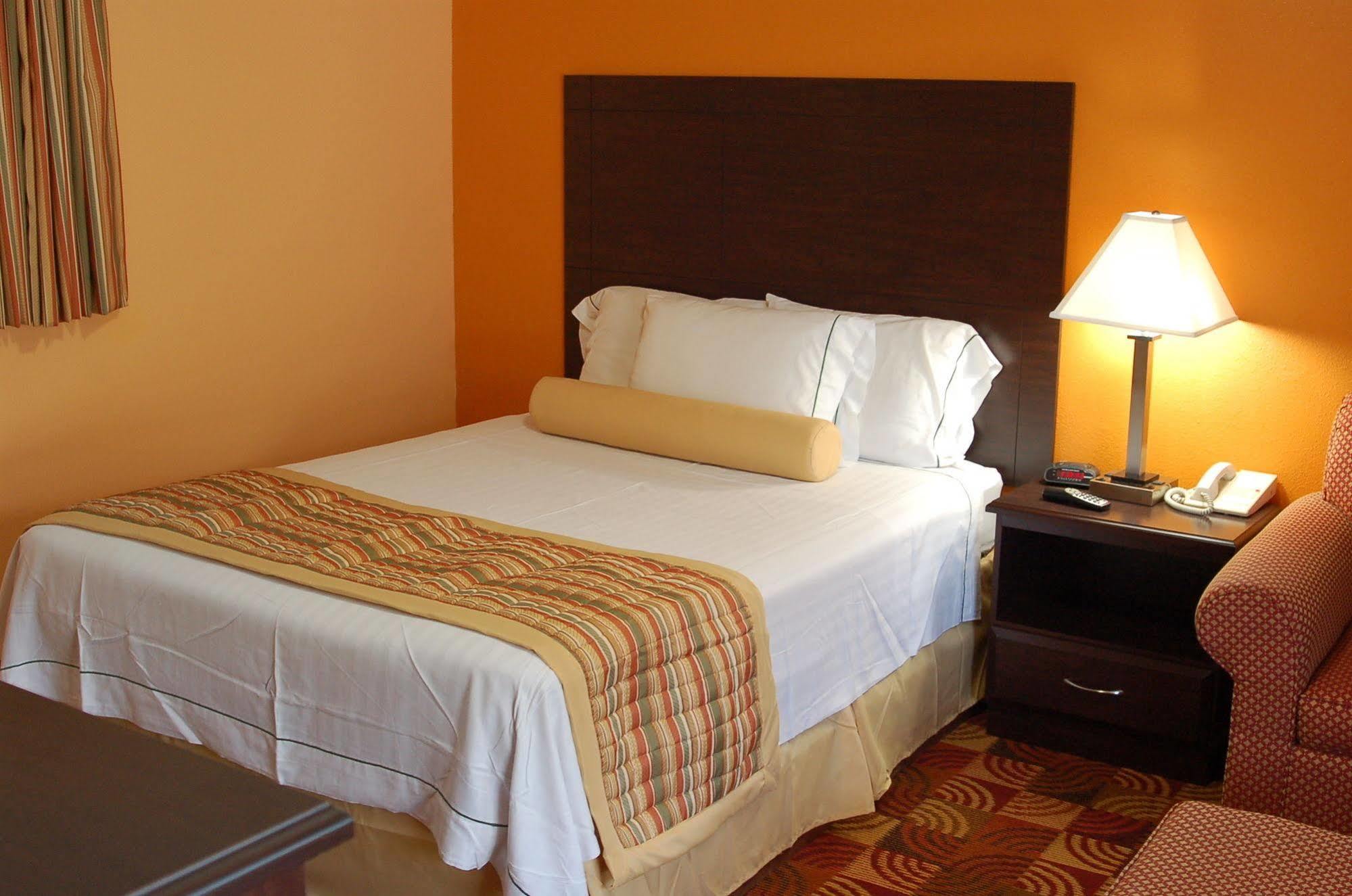 Blue Sky Inn Glens Falls-Saratoga-Lake George מראה חיצוני תמונה