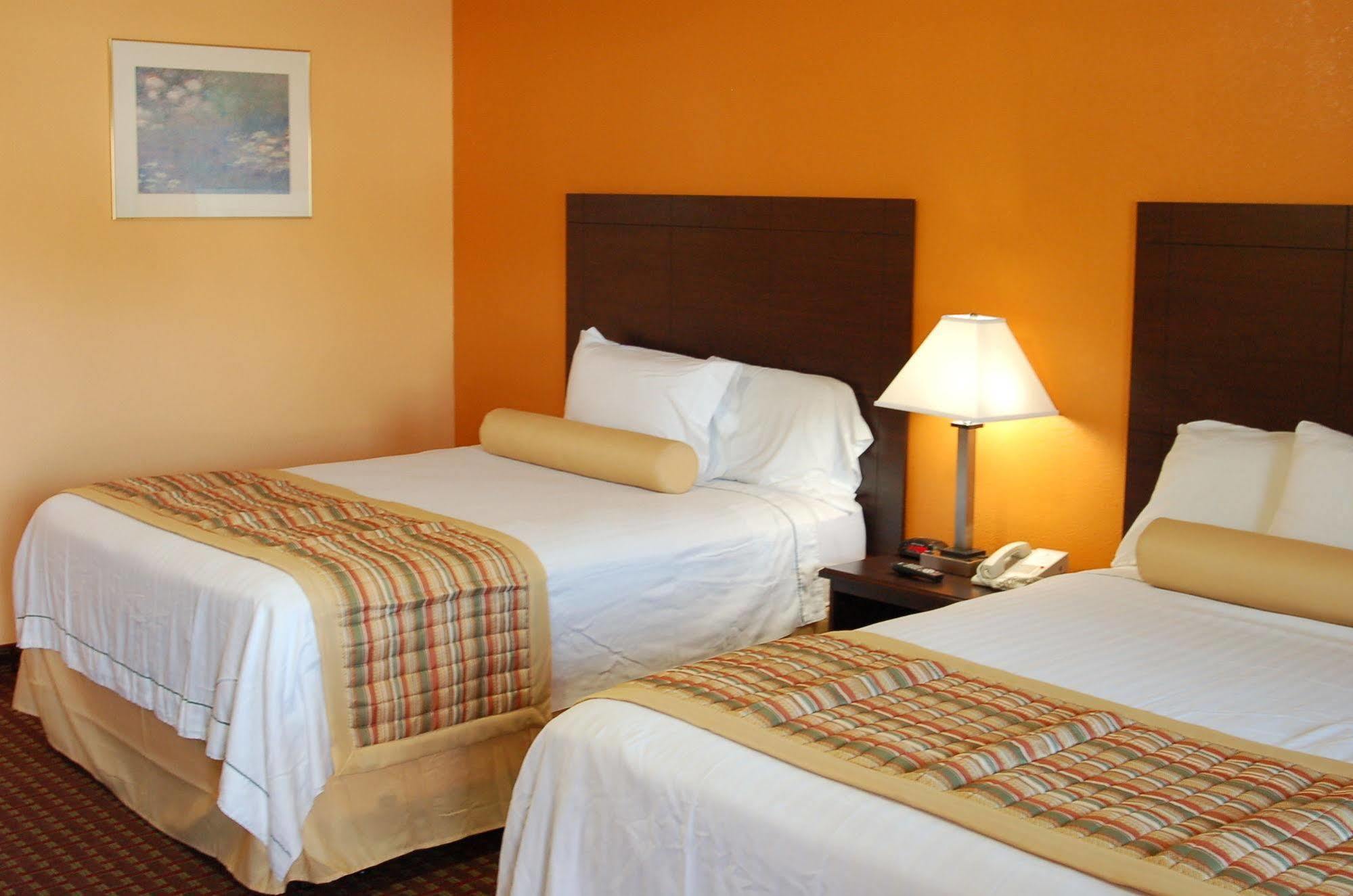 Blue Sky Inn Glens Falls-Saratoga-Lake George מראה חיצוני תמונה