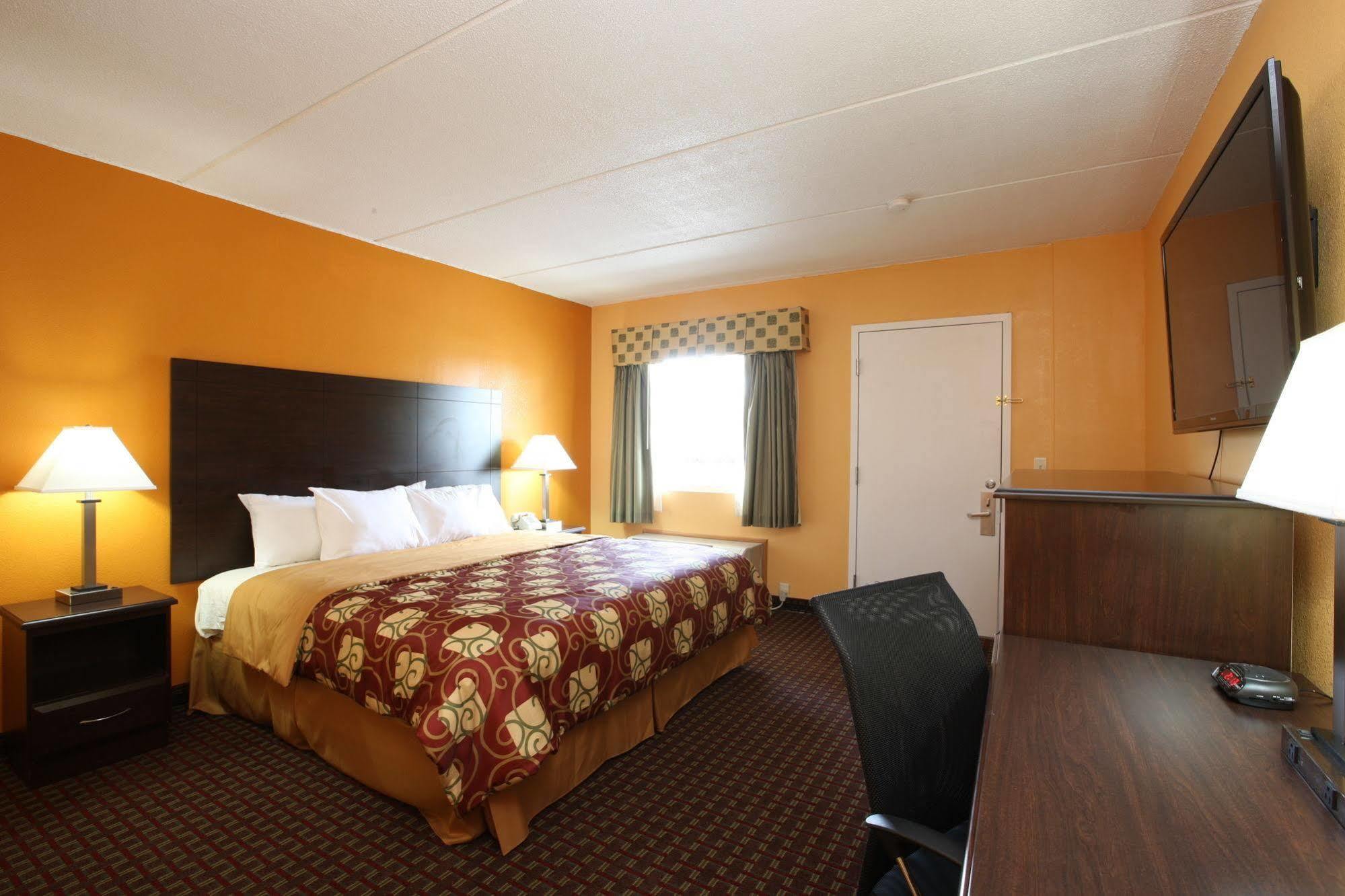 Blue Sky Inn Glens Falls-Saratoga-Lake George מראה חיצוני תמונה