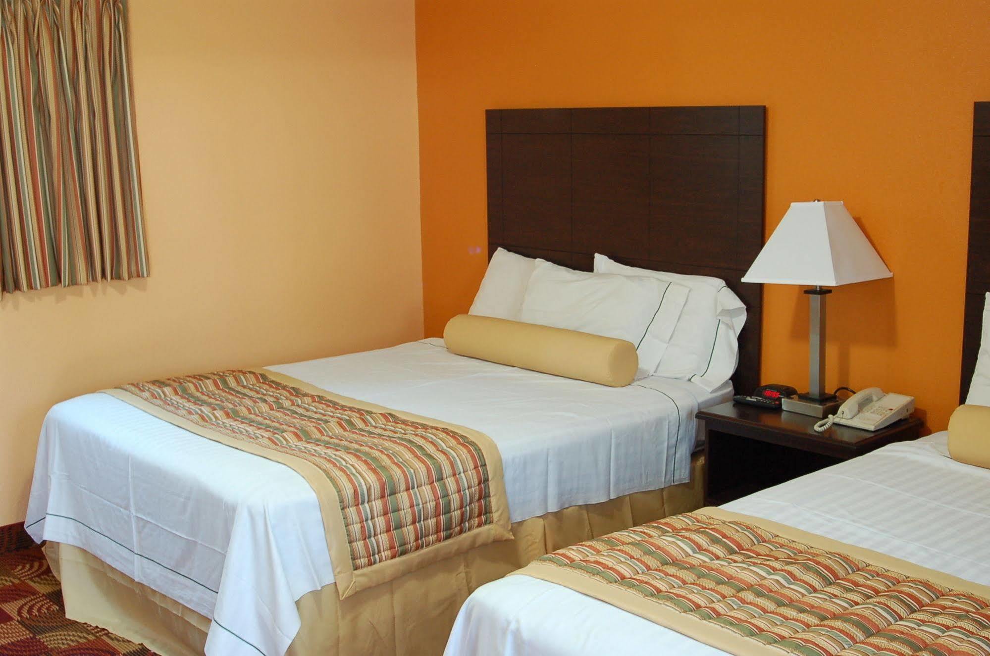 Blue Sky Inn Glens Falls-Saratoga-Lake George מראה חיצוני תמונה