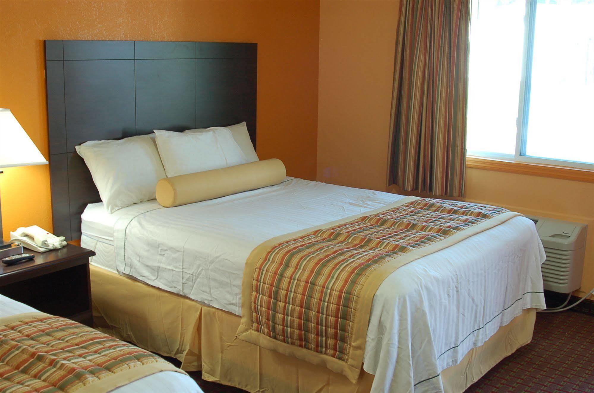 Blue Sky Inn Glens Falls-Saratoga-Lake George מראה חיצוני תמונה