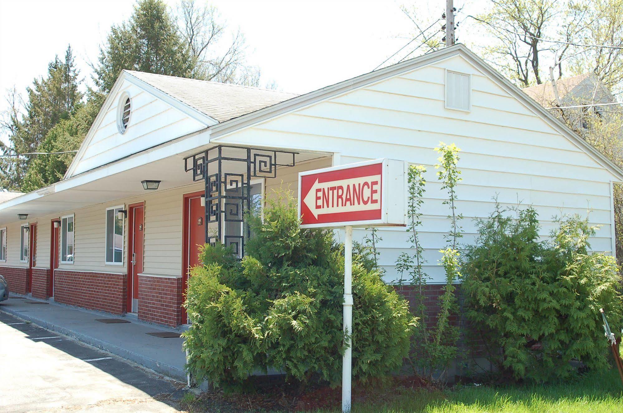 Blue Sky Inn Glens Falls-Saratoga-Lake George מראה חיצוני תמונה